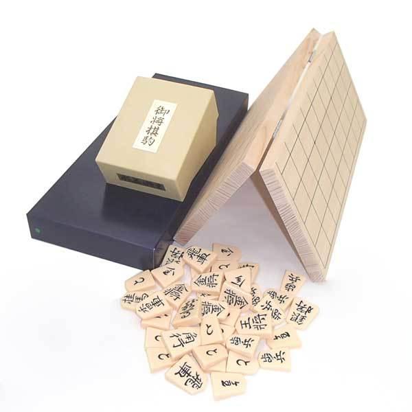 将棋セット 芳香と明るい色目 桧 ひのき 4号折将棋盤とp製将棋駒上駒水無瀬 半額sale