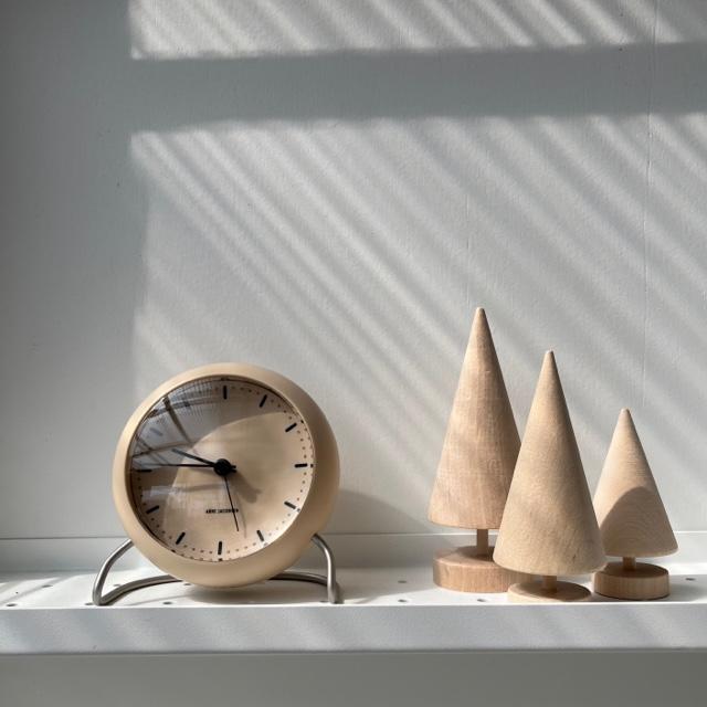 ARNE JACOBSEN アルネヤコブセン テーブルクロック サンディベージュ ARNE JACOBSEN（アルネ ヤコブセン） テーブルクロック シティーホール