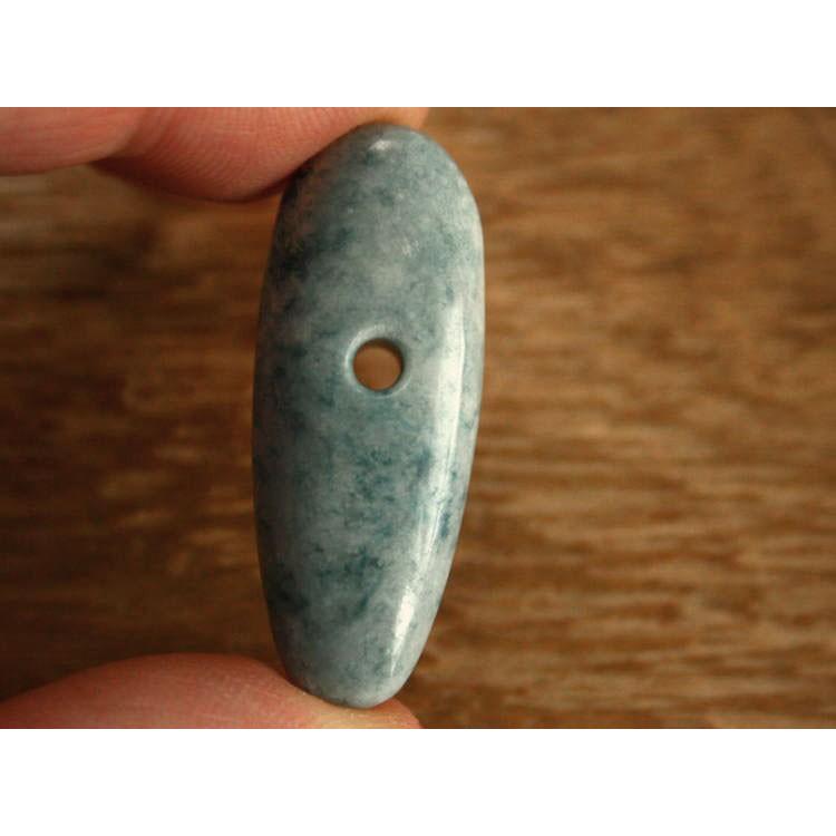 糸魚川青翡翠大珠 C00984 豊翠 作 39mm*15mm*10mm : 糸魚川翡翠の店