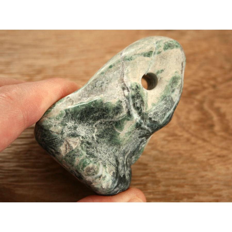 石笛　翡翠　２１１０２５－８８ 楽天市場】糸魚川翡翠石笛 C00853真隆 作 60mm*53mm*20mm【送料