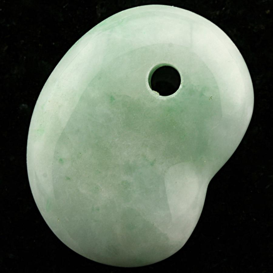 糸魚川翡翠勾玉 KM0001 陽春 作 29mm*21.5mm*11mm 糸魚川産 ひすい 勾玉 お守り パワーストーン 魔除けの画像