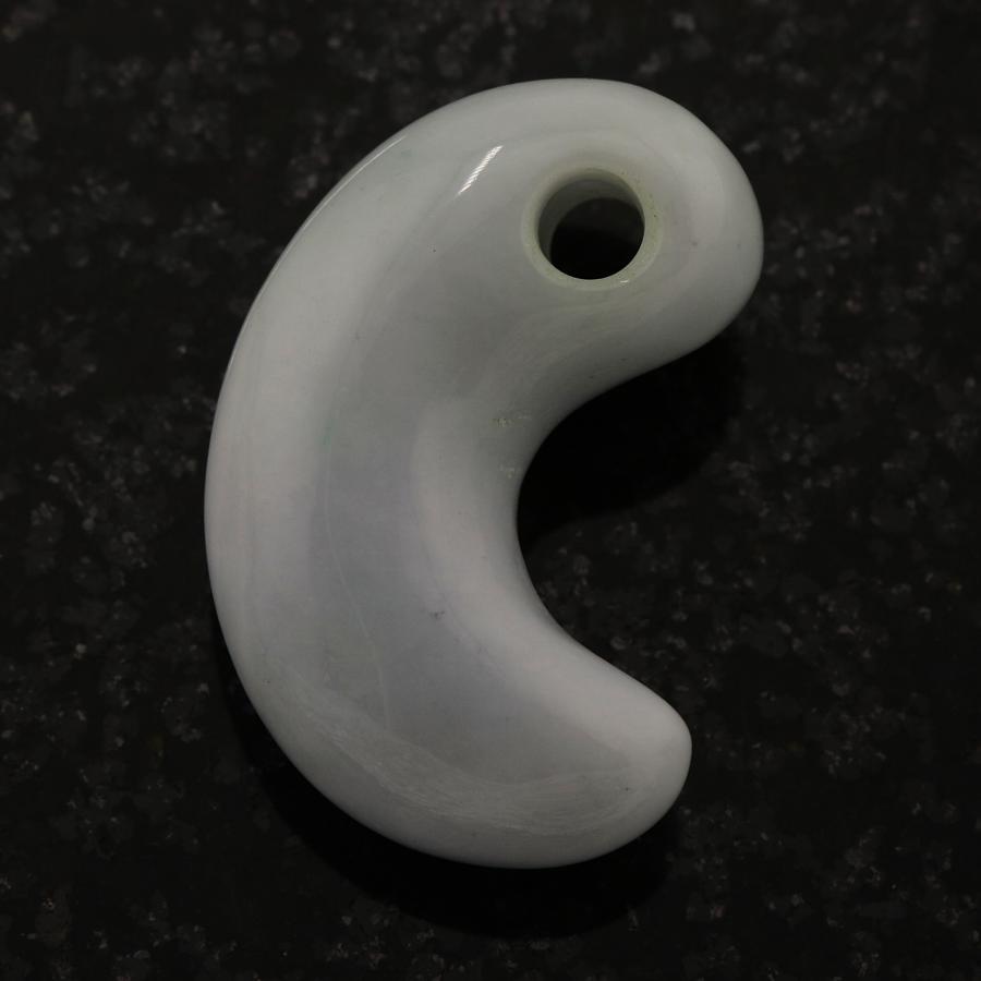 糸魚川ラベンダー翡翠勾玉 陽春 作 26mm*11mm*9.8mm 糸魚川産