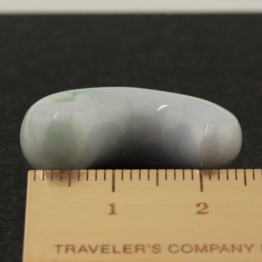 糸魚川ラベンダー翡翠勾玉 陽春 作 26mm*11mm*9.8mm 糸魚川産
