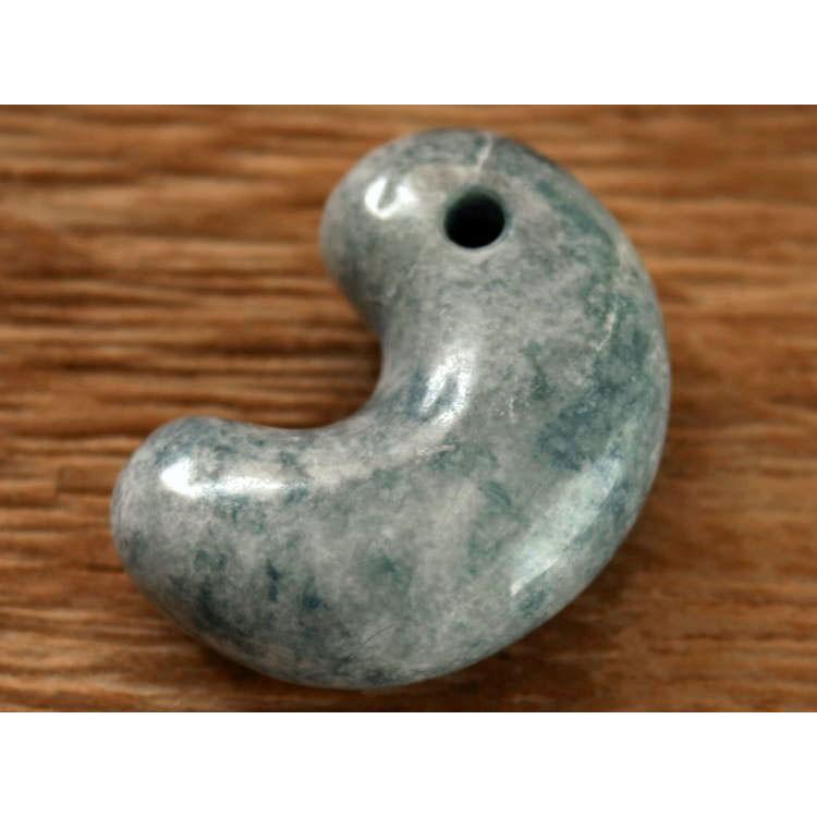 糸魚川青翡翠勾玉 M05794豊翠 作 31mm*22mm*11.8mm 糸魚川産 ヒスイ製