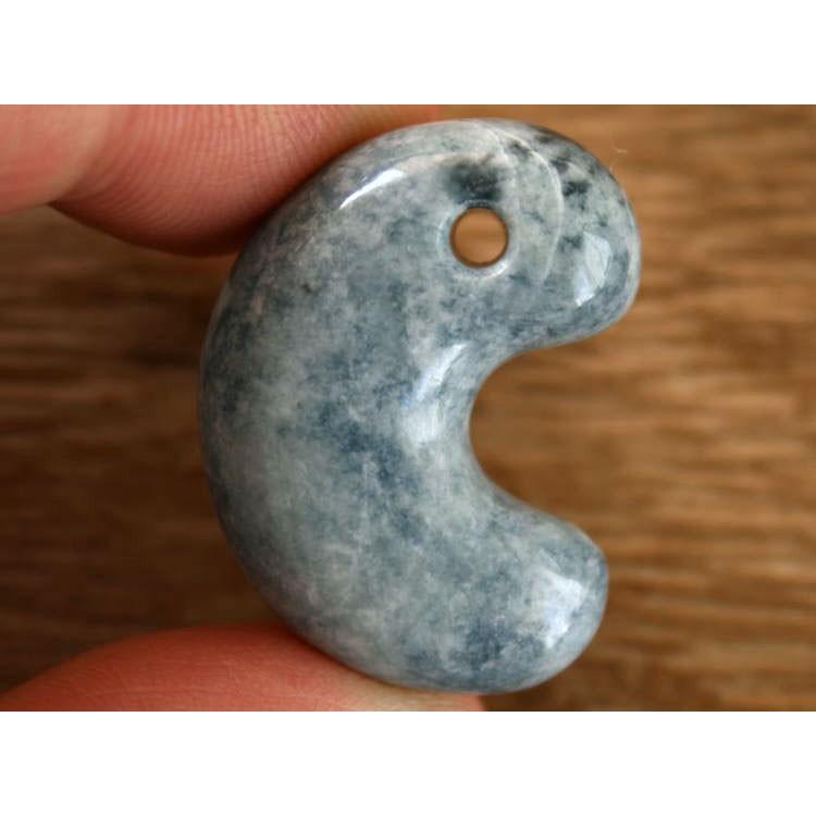 糸魚川青翡翠勾玉 M05794豊翠 作 31mm*22mm*11.8mm 糸魚川産