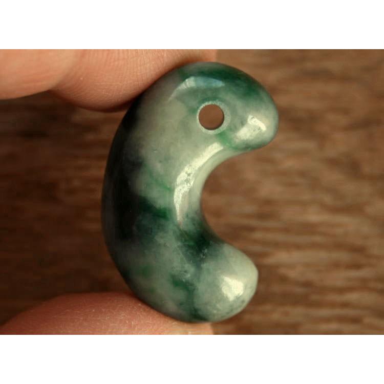 糸魚川翡翠勾玉 M05893 浅葱 作 31mm*19mm*13mm 糸魚川産 ヒスイ