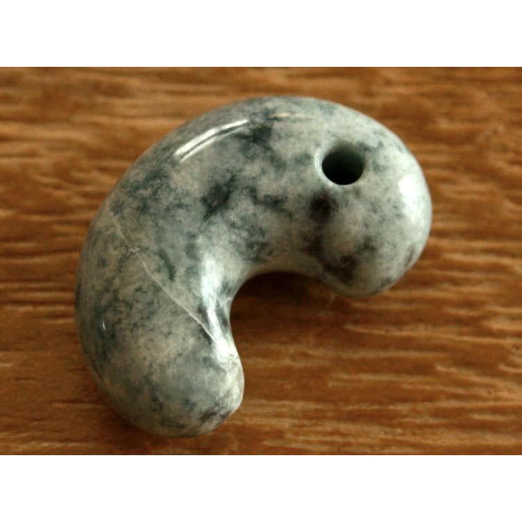 糸魚川青翡翠勾玉 M06476豊翠 作29.5mm*19.5mm*12mm 糸魚川産