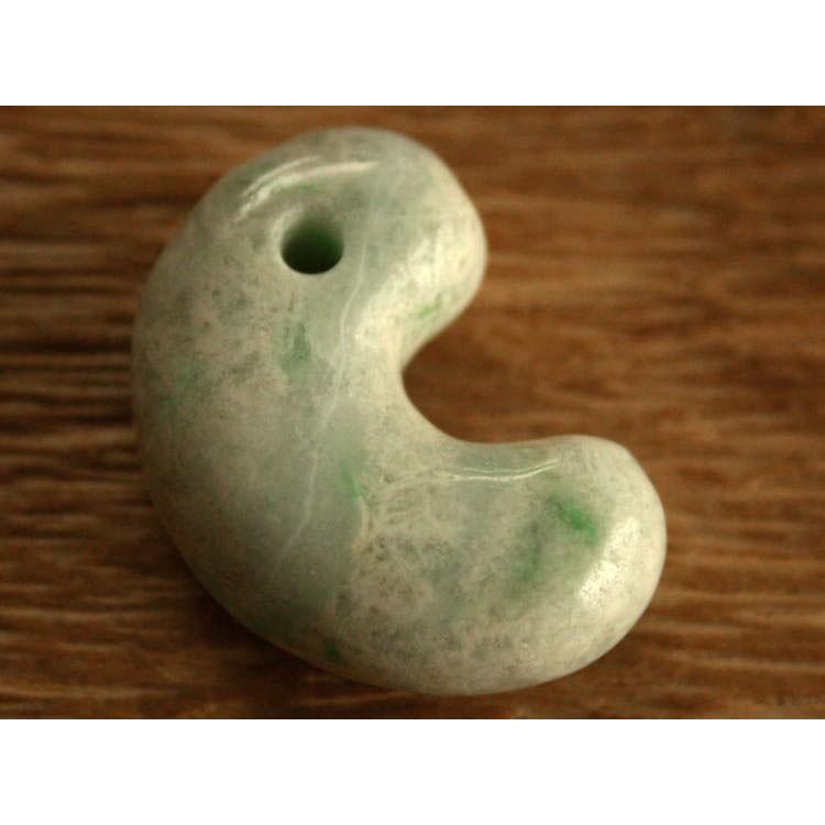 糸魚川翡翠勾玉 M06632豊翠 作33mm*23mm*11mm 糸魚川産 ヒスイ製 糸魚川翡翠勾玉 M06632豊翠 作33mm*23mm*11mm 糸魚川産 ヒスイ製