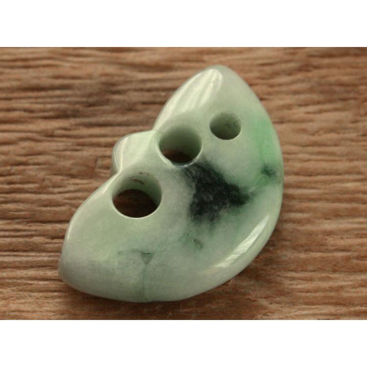 翡翠 猿 楽天市場】糸魚川黒翡翠獣形勾玉 M07922豊翠 作41.5mm*24mm*11mm