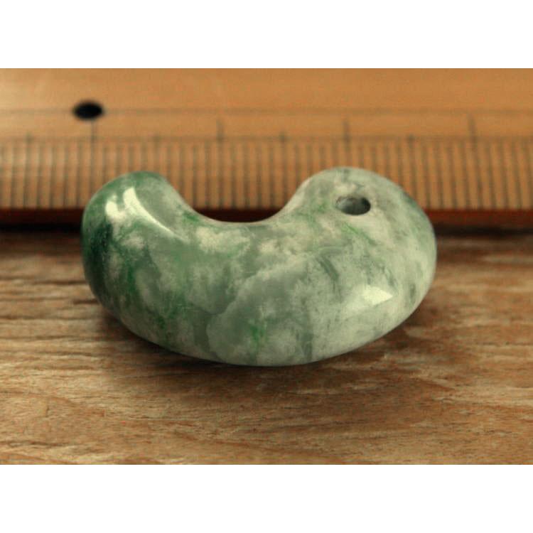 糸魚川翡翠勾玉 M07495日本ヒスイ鉱業 制作 26mm*17mm*10mm 糸魚川翡翠勾玉 M07495日本ヒスイ鉱業 制作 26mm*17mm*10mm