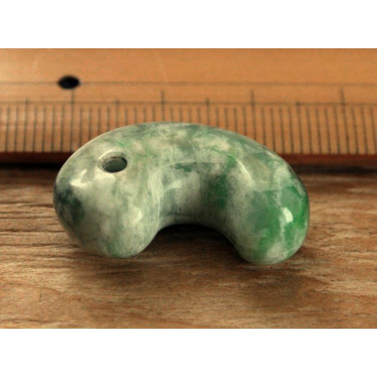 糸魚川翡翠勾玉 M07495日本ヒスイ鉱業 制作 26mm*17mm*10mm 糸魚川翡翠勾玉 M07495日本ヒスイ鉱業 制作 26mm*17mm*10mm