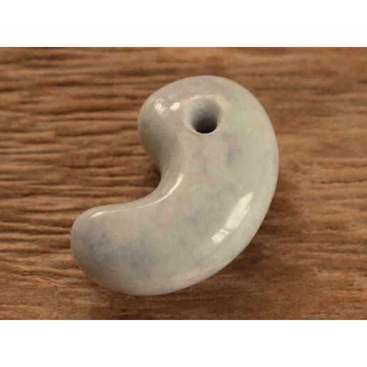 糸魚川翡翠勾玉 M07521 翠雅 作 29mm*18.5mm*12mm 糸魚川産 ひすい