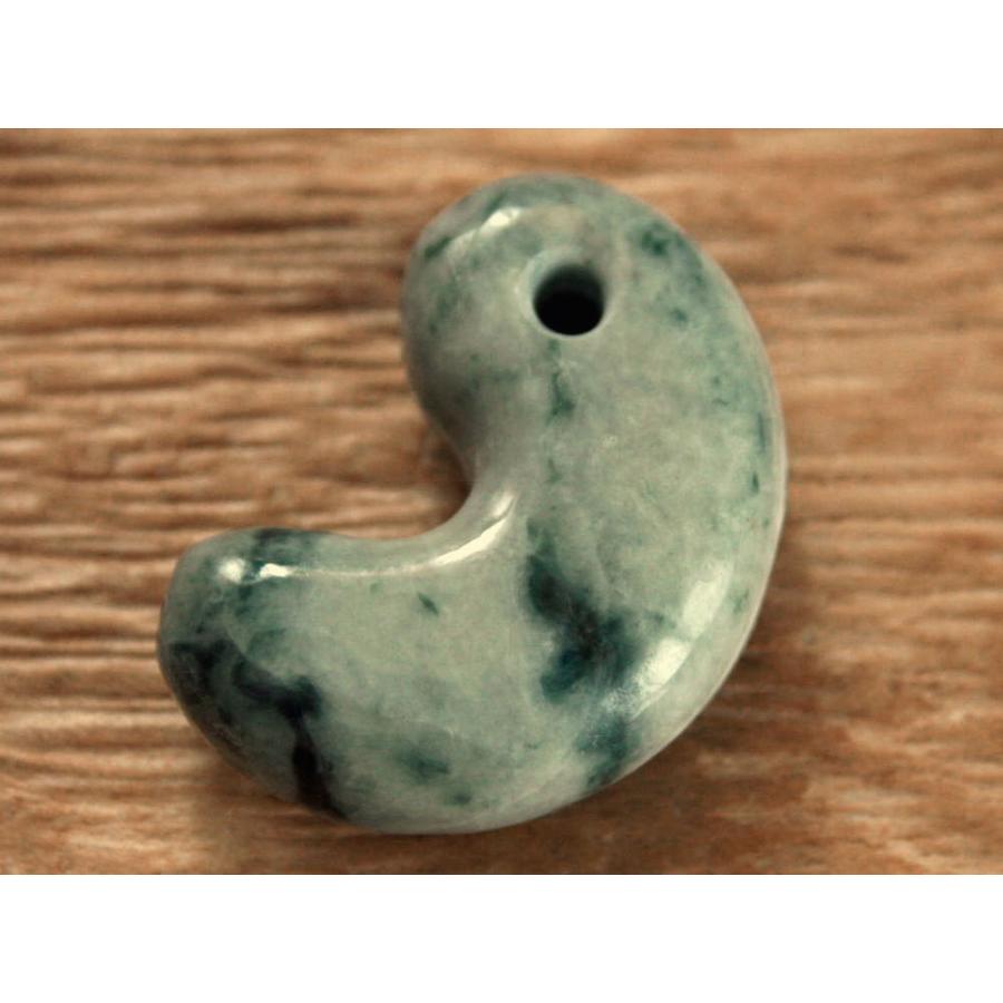 糸魚川青翡翠勾玉 M07541 翠石 作 31.7mm*22.4mm*10.9mm 糸魚川産 青