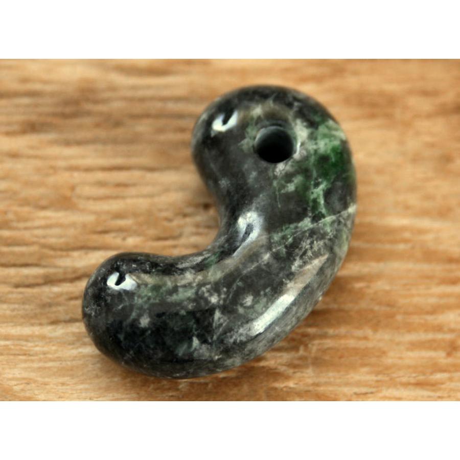 糸魚川黒翡翠勾玉 M08507 SeaVer 作 34mm*20mm*10mm 糸魚川産 黒 糸魚川黒翡翠勾玉 M08507 SeaVer 作 34mm*20mm*10mm 糸魚川産 黒