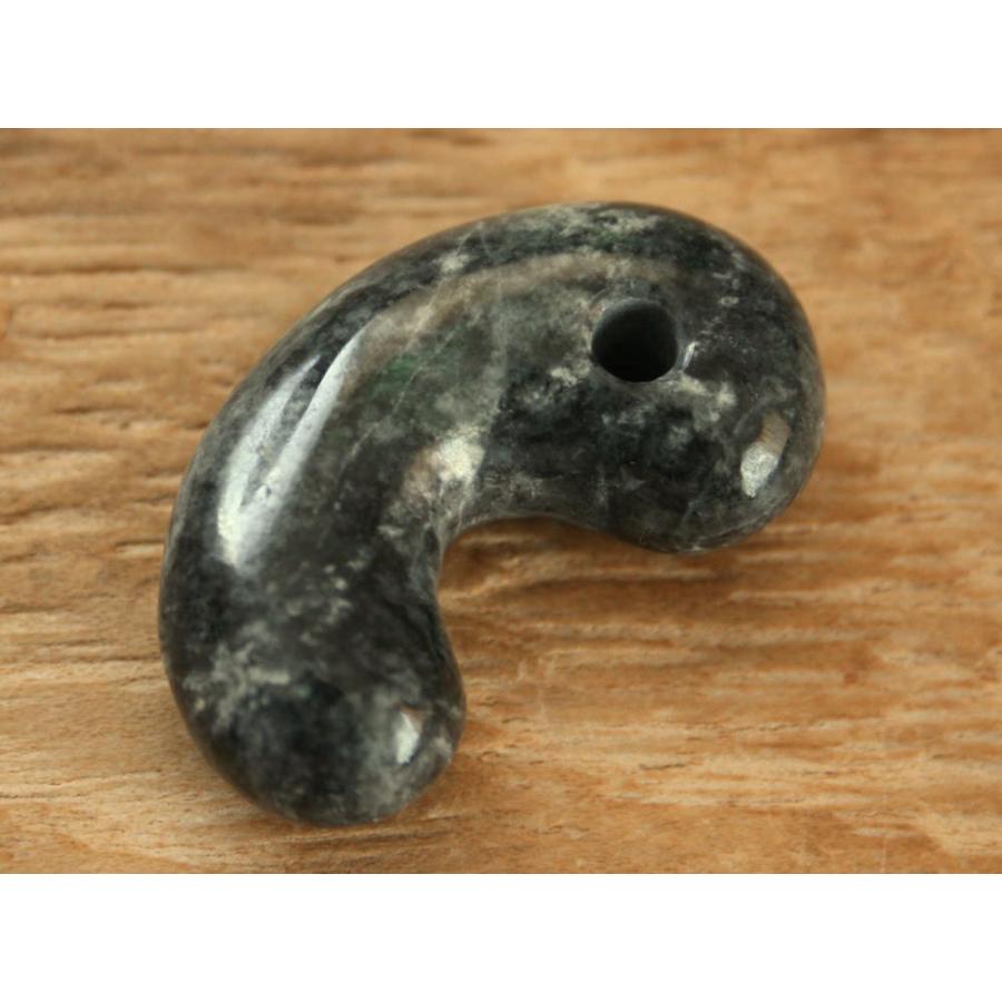 糸魚川黒翡翠勾玉 M08507 SeaVer 作 34mm*20mm*10mm 糸魚川産 黒 糸魚川黒翡翠勾玉 M08507 SeaVer 作 34mm*20mm*10mm 糸魚川産 黒