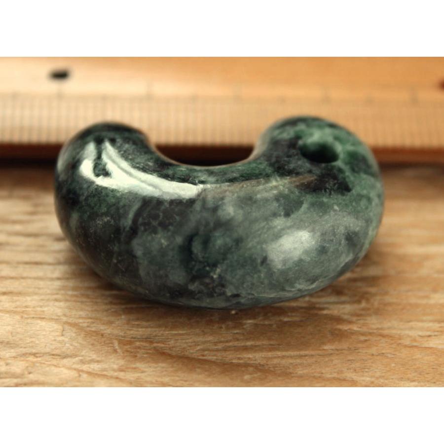 糸魚川翡翠勾玉 M08543 豊翠 作 34mm*24.5mm*12mm 糸魚川産 糸魚川翡翠勾玉 M08543 豊翠 作 34mm*24.5mm*12mm 糸魚川産