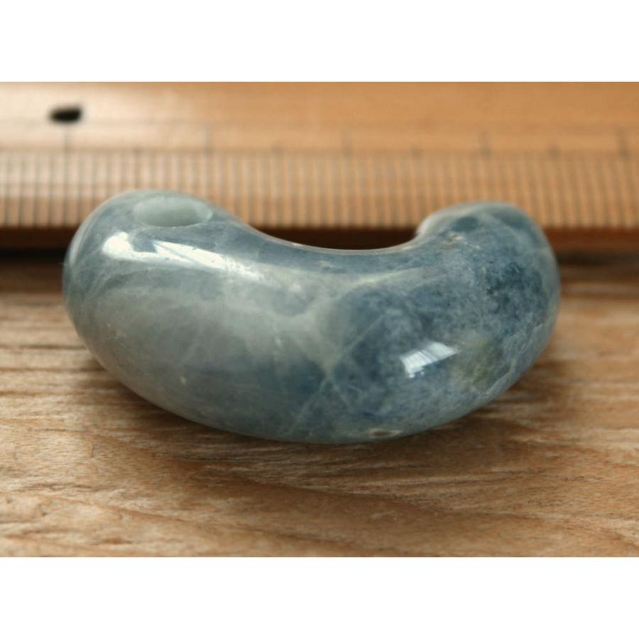 糸魚川青翡翠勾玉 M08653 陽春 作 33mm*20.5mm*11mm 糸魚川産 青 糸魚川青翡翠勾玉 M08653 陽春 作 33mm*20.5mm*11mm 糸魚川産 青