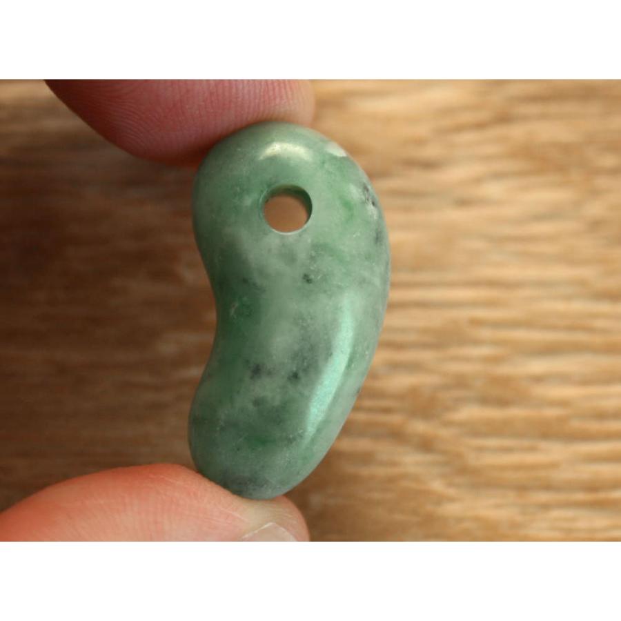 糸魚川翡翠勾玉 M09243 和工房 作 29.8mm*15mm*10.8mm 糸魚川産 ひすい 勾玉 魔除け パワーストーン お守り |  | 02