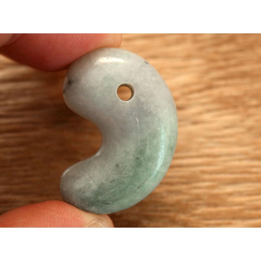 糸魚川翡翠勾玉 M09246 古吹 作 31mm*21mm*12mm 糸魚川産 ヒスイ 勾玉