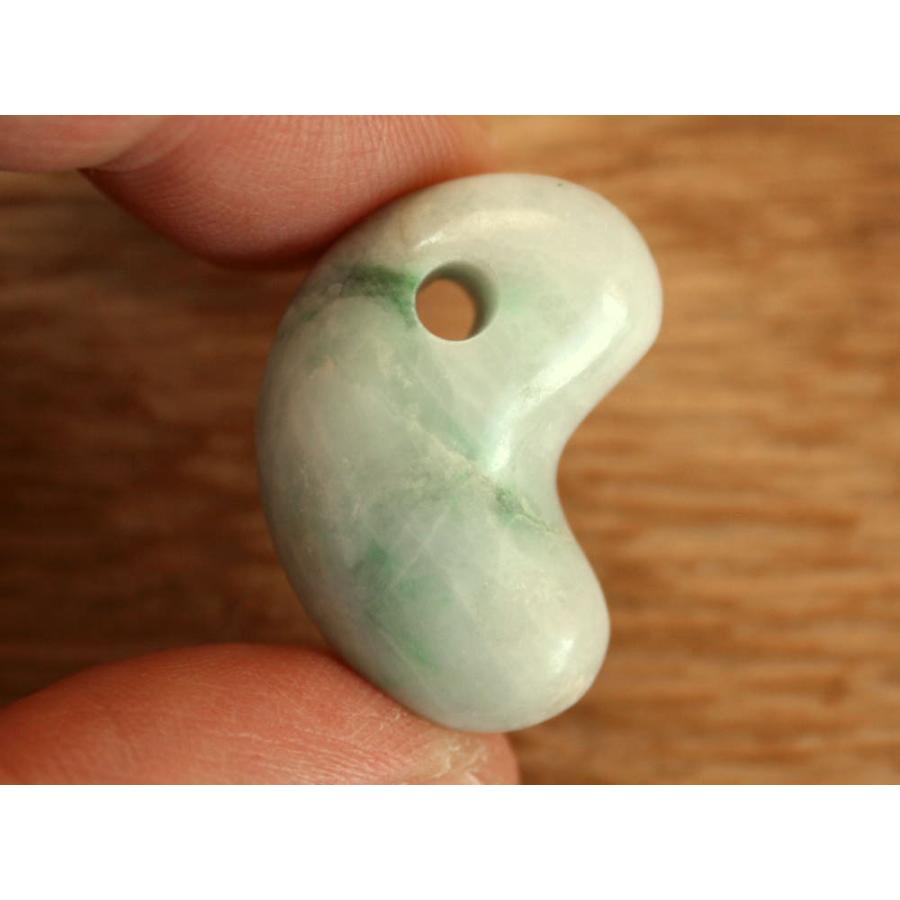 糸魚川翡翠勾玉 M09326 和工房 作 28.9mm*19mm*11mm 糸魚川産 ひすい