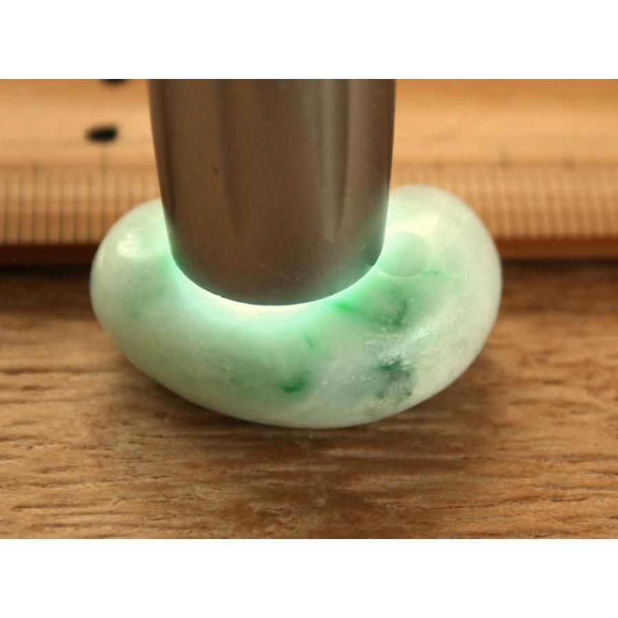 糸魚川翡翠勾玉 M09326 和工房 作 28.9mm*19mm*11mm 糸魚川産 ひすい