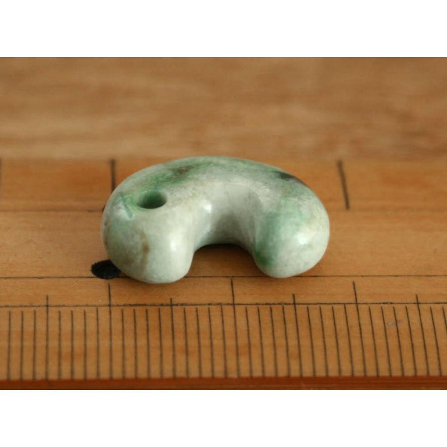 糸魚川翡翠勾玉 M09464 日本ヒスイ鉱業 制作 18.5mm*12mm*6mm 糸魚川産 ひすい 勾玉 パワーストーン 魔除け_4