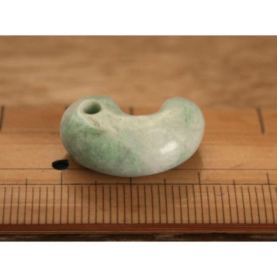 糸魚川翡翠勾玉 M09500 日本ヒスイ鉱業 制作 21mm*14mm*8mm 糸魚川産
