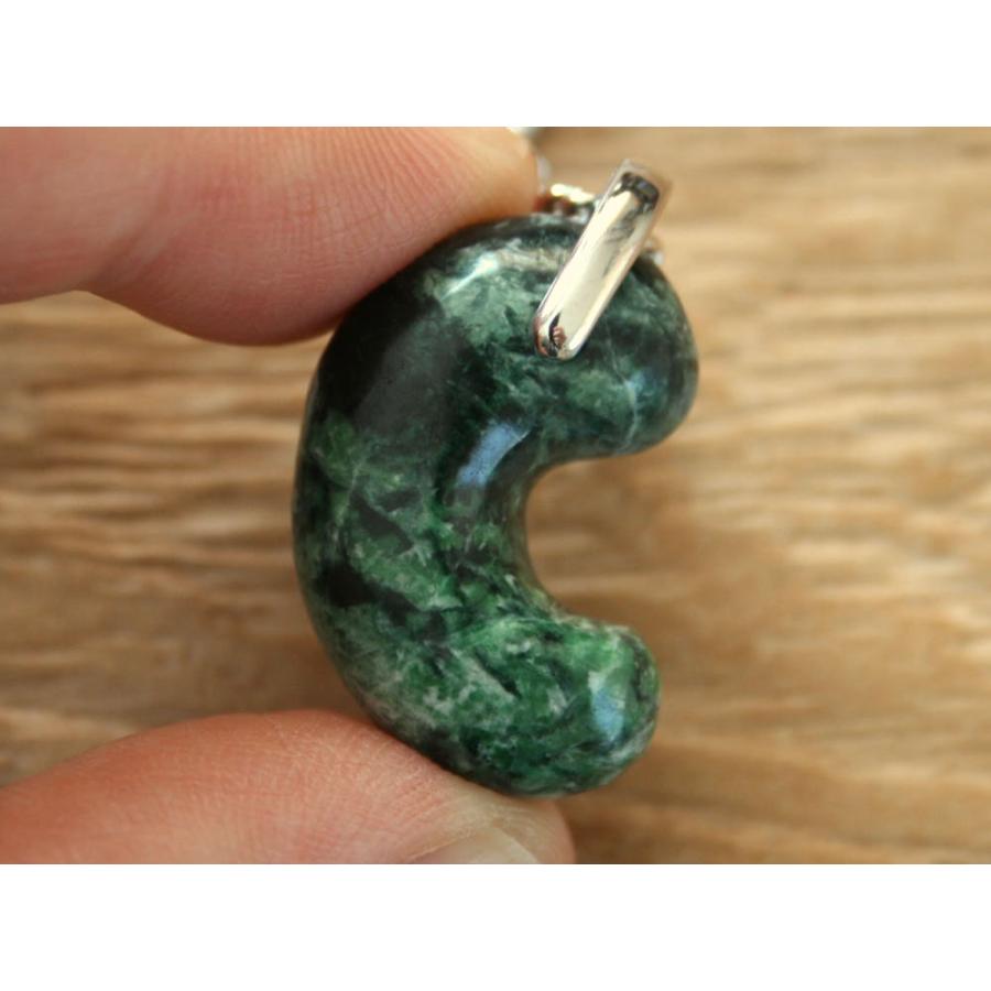 糸魚川翡翠勾玉 M09687 日本ヒスイ鉱業 制作 27mm*17.5mm*10mm 糸魚川