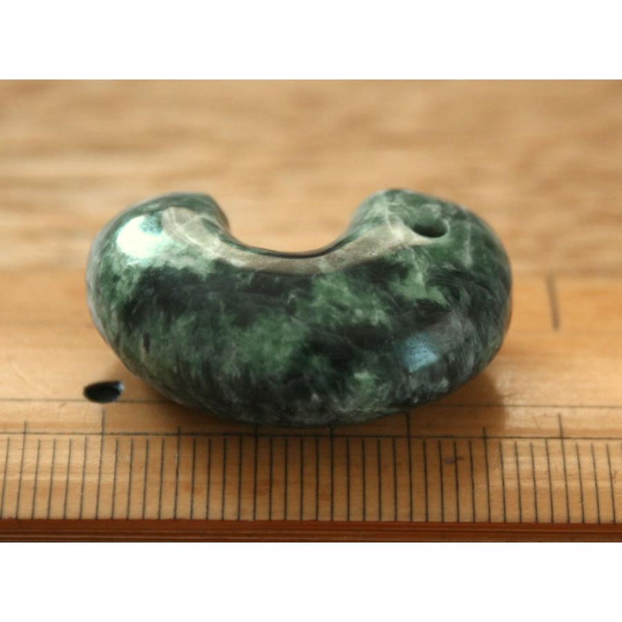 糸魚川翡翠勾玉 M09705 日本ヒスイ鉱業 制作 28mm*18mm*11mm 糸魚川産 ひすい 勾玉 パワーストーン 魔除け |  | 05