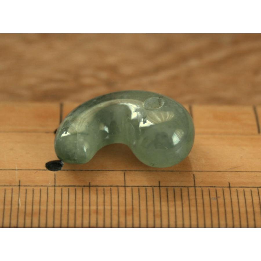 糸魚川産　翡翠の勾玉 緑色 糸魚川翡翠勾玉 BMT0327 | 糸魚川翡翠工芸家 赤羽可行BASE