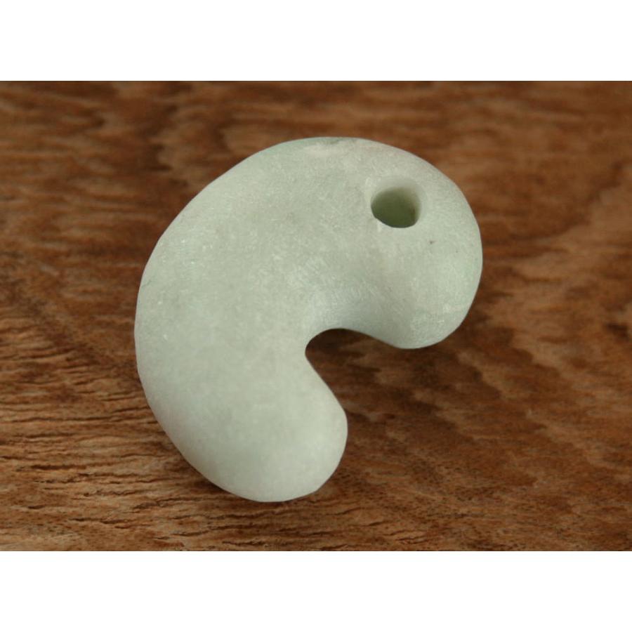 手磨き』糸魚川翡翠勾玉 M10056 Sou 作 26mm*19mm*11mm 糸魚川産