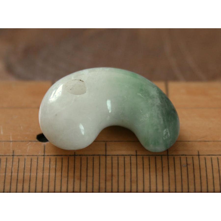 糸魚川翡翠勾玉 M10503 古吹 作 22.8mm*15mm*9mm 糸魚川産 ひすい 勾玉 パワーストーン 魔除け お守りの画像