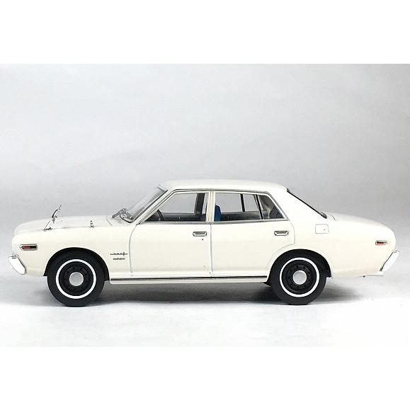絶版☆LV-N43 08a 日産 セドリック スタンダード 1973年式 (白) トミカ