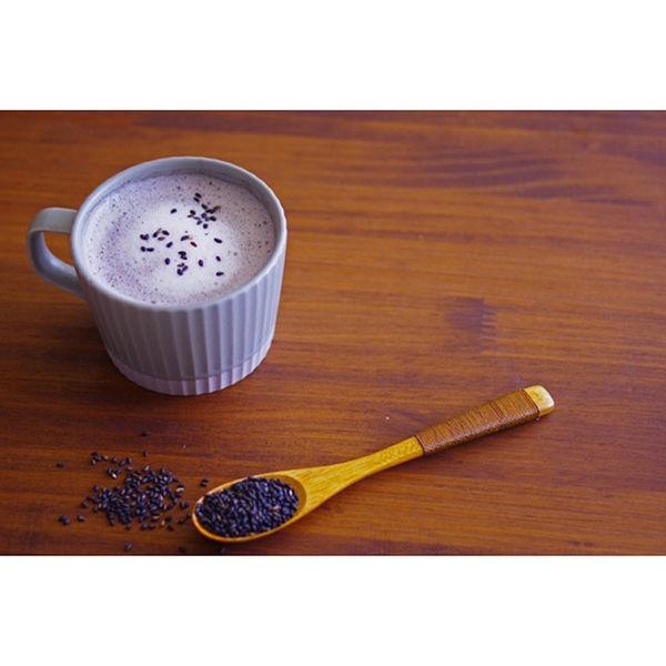 九鬼 贅沢ミルク黒ごまラテ 4袋入り ノンカフェイン お湯に入れるだけ
