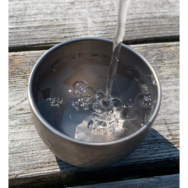 ぐい呑み、時代物 IDEA SEKIKAWA 鎚 チタンぐい呑み 〔 無地 〕アイデア セキカワ