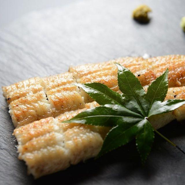 国産 共水うなぎの白焼真空パック 半身（６０ｇ）１枚 お取り寄せ グルメ ギフト 【うなぎ料理専門店せしも】 | 