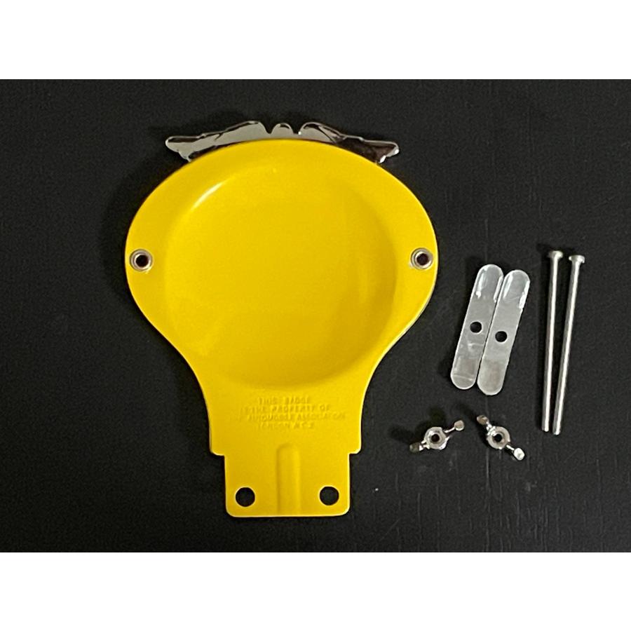 1960 年代の AA カーバッジ + キー、キーリング 1960 年代の AA