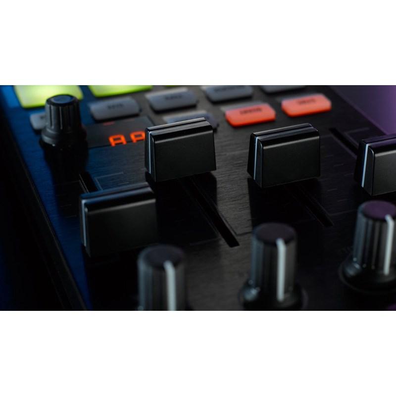 Native Instruments TRAKTOR KONTROL F1 【TRAKTOR対応DJ