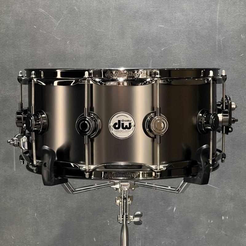 dw DRVD6514SVNBK [Collector's Satin Black Over Brass Snare 14×6.5