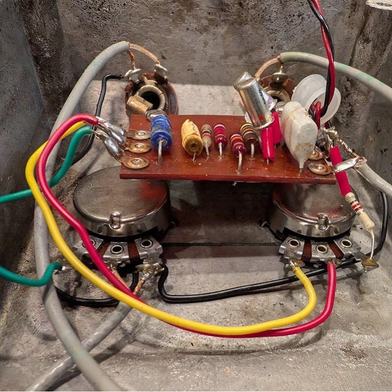 VOX VOX VINTAGE V828 Tone Bender Black Case & Silver Panel