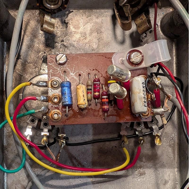 VOX VOX VINTAGE V828 Tone Bender Black Case & Silver Panel