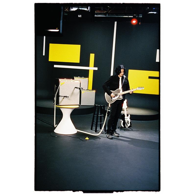 Fender Acoustics Jack White Triplesonic Acoustasonic Telecaster (Satin Arctic White with Black Top/Maple)の画像