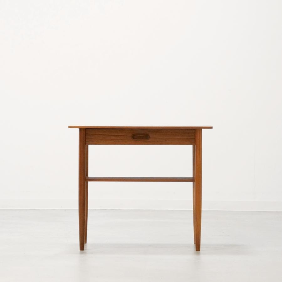 デンマーク　チーク材　サイドテーブル　北欧家具　北欧ビンテージ Modern Vintage UD19237｜サイドテーブル（幅64cm・チーク&ビーチ