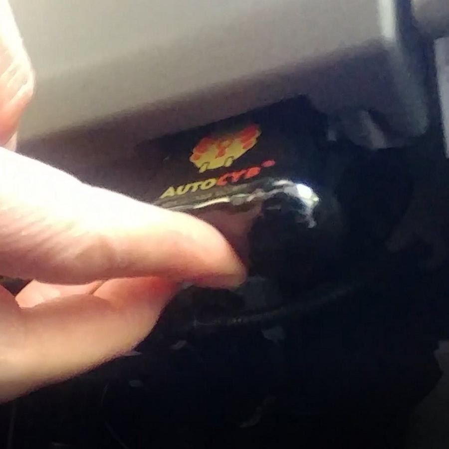 OBD2ポート用ロック　AUTOCYB　イモビカッターから愛車を守る！！