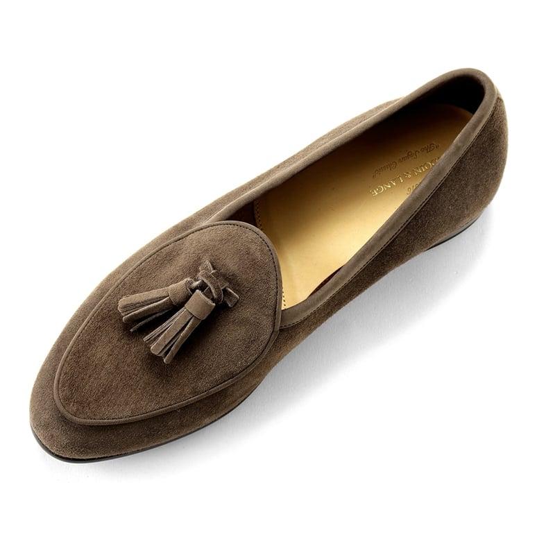 ボードインアンドランジ BAUDOIN & LANGE ／国内正規品／ カーフスエードタッセルローファー「SAGAN CLASSIC TASSELS」（DEEP TAUPE／ディープトープ）の画像
