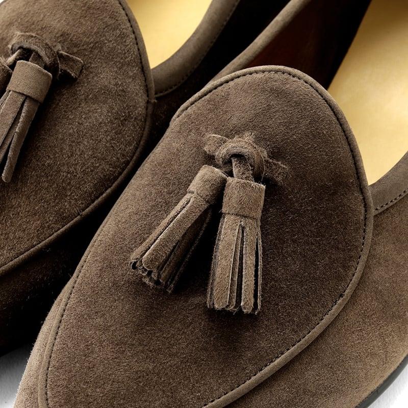 ボードインアンドランジ BAUDOIN & LANGE ／国内正規品／ カーフスエードタッセルローファー「SAGAN CLASSIC TASSELS」（DEEP TAUPE／ディープトープ）の画像