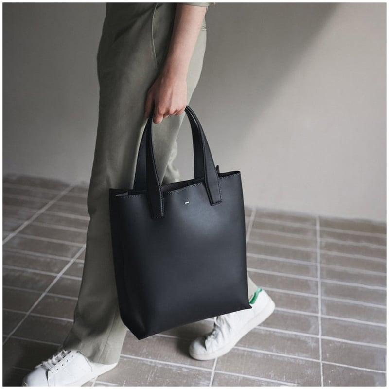 ファーロ FARO ／ スムースレザートートバッグ「Calma Tote Tall 