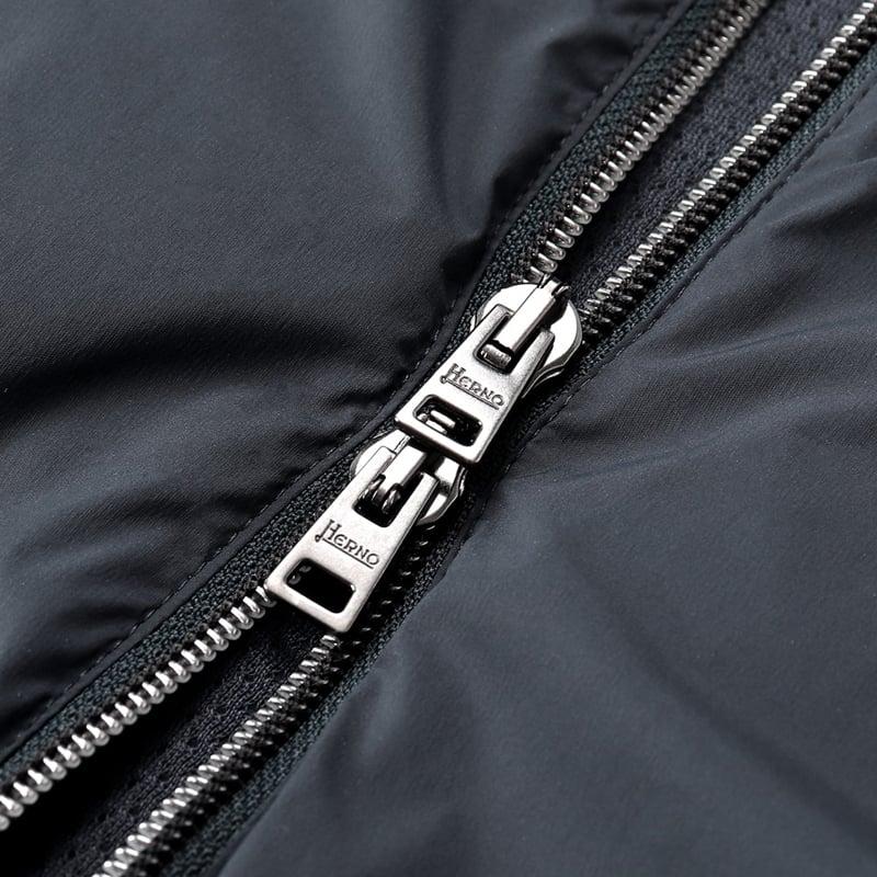 ヘルノ HERNO ／国内正規品／ 26SS 撥水軽量ストレッチマットナイロンドリズラージャケット「GI000606U」（ネイビー）の画像