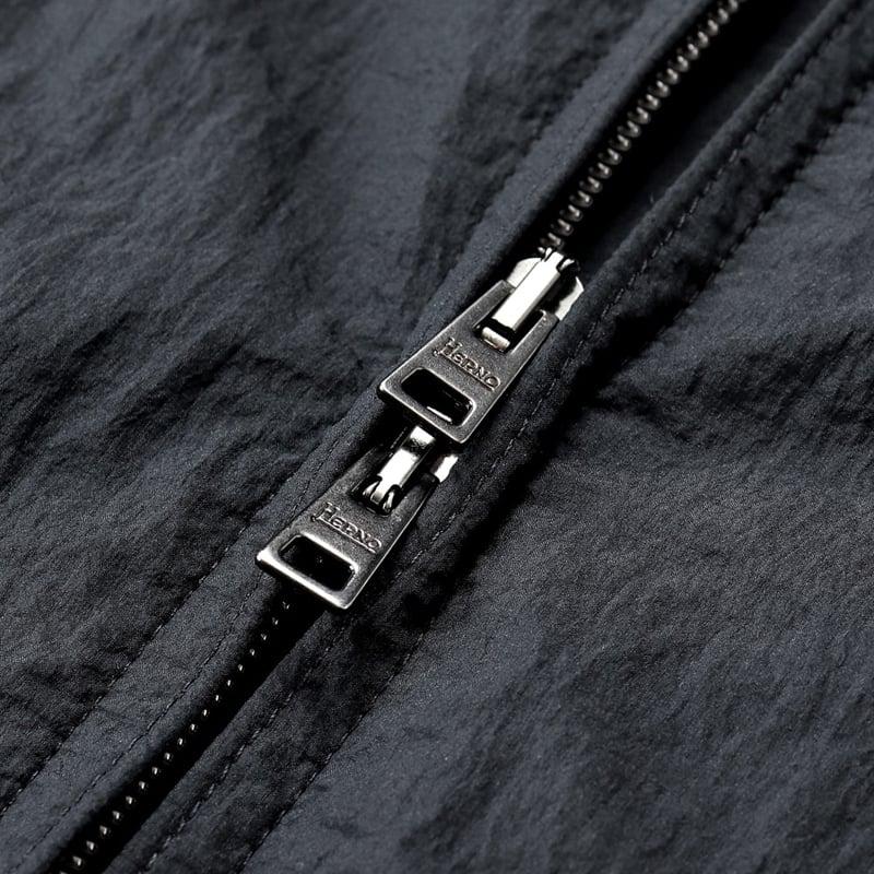 ヘルノ HERNO ／国内正規品／ 26SS 撥水超軽量マイクロリップストップナイロンフーデッドブルゾン「GI000645U」（ネイビー）の画像