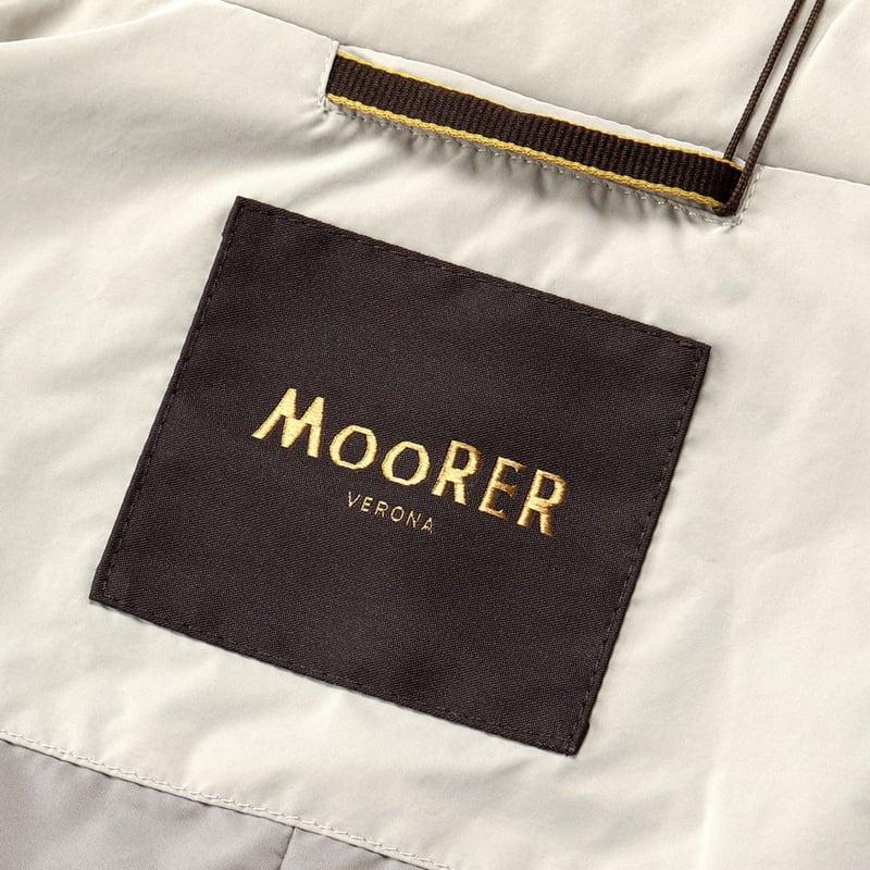 【SALE】 ムーレー MOORER ／国内正規品／ 撥水軽量シルキーマットナイロン立ち襟セミダブルジャケット「NABUCCO-OS」（MARMO／サンドベージュ）の画像